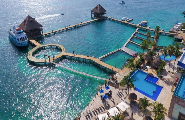 Tour de 2 días: Isla Mujeres en catamarán y nado con delfines + Crucero Columbus con cena romántica - Foto 14